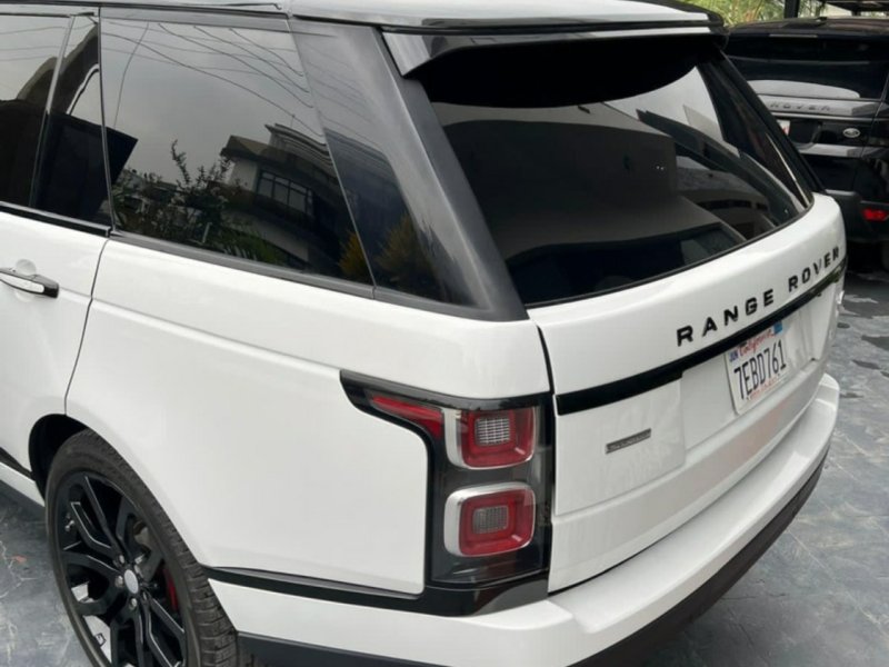 for-sale-2018-range-rover-vogue-luxury-meets-performance-small-3