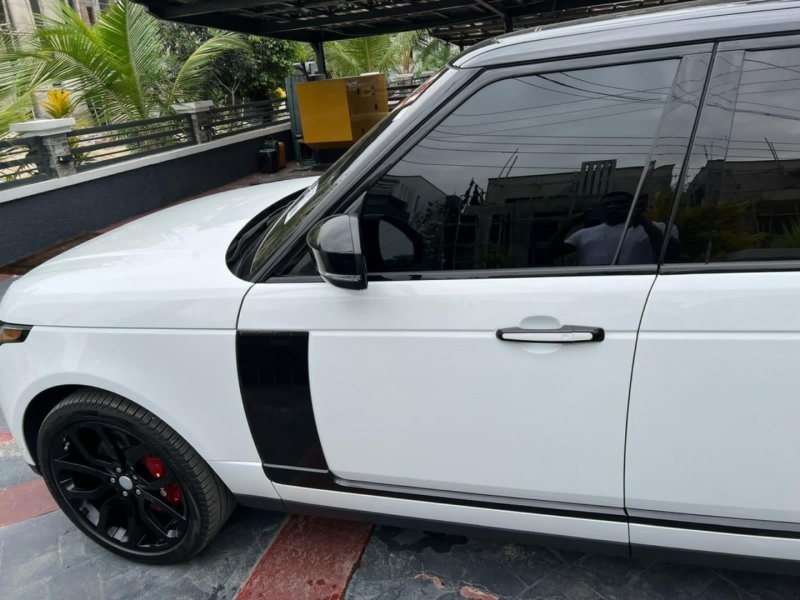 for-sale-2018-range-rover-vogue-luxury-meets-performance-small-2