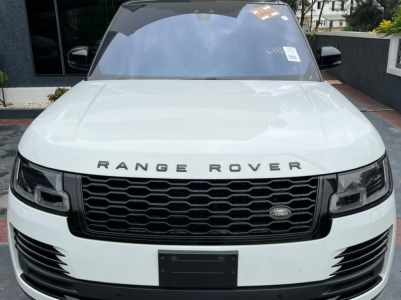 for-sale-2018-range-rover-vogue-luxury-meets-performance