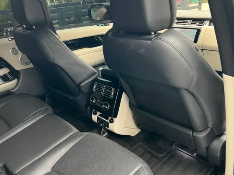 for-sale-2018-range-rover-vogue-luxury-meets-performance-small-4