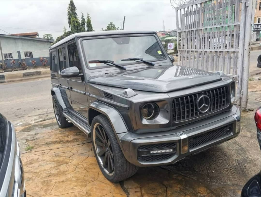 luxury-mercedes-benz-g-class-suv-vibrant-orange-interior-spacious-cargo-space-big-0